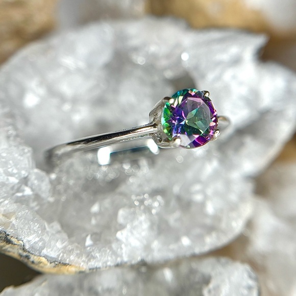 “Magic Potion” Beautiful Solitaire Mystic Topaz Ring! 💎 - SIZE (10) - Picture 6 of 11